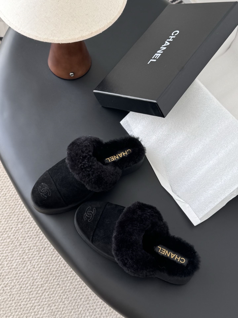 Ch**el slippers